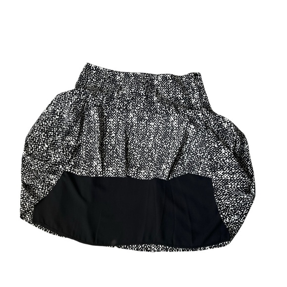 Talbots Black White Patterned Pleated Silky Knee Length Full Mini Skirt SizeMP - Picture 6 of 15
